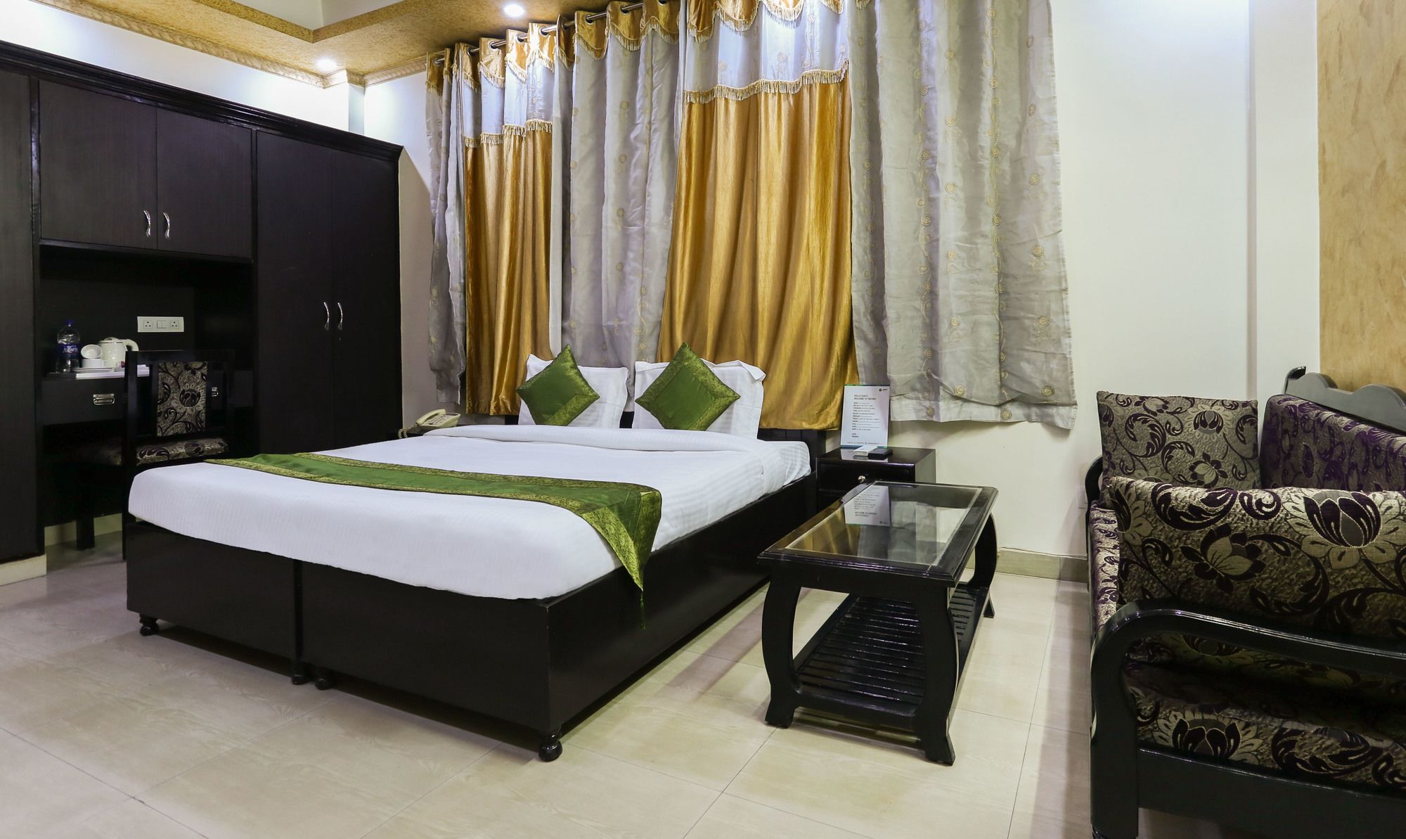 Treebo Trip Sswag 18 Expressway Hotel Noida Exterior foto