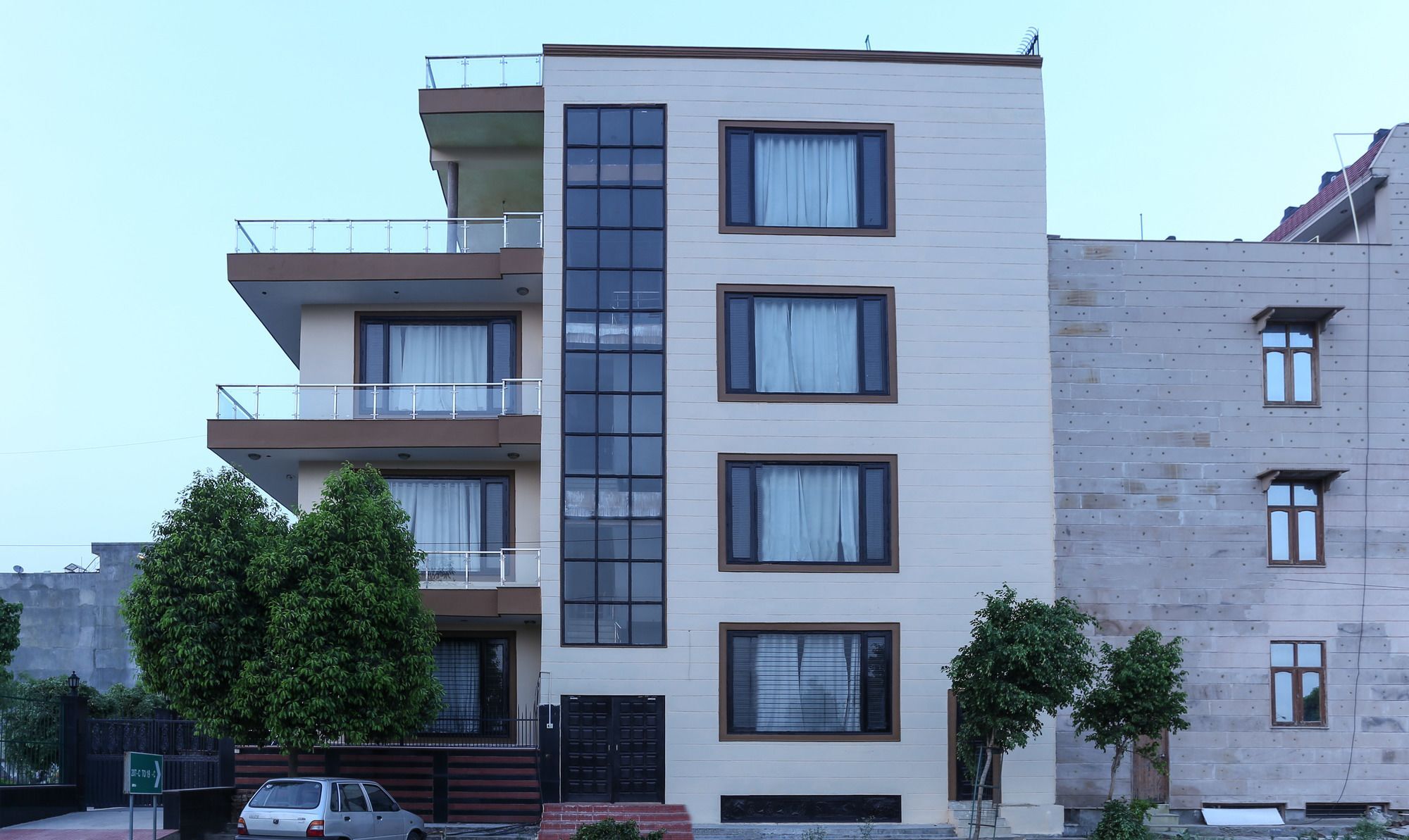 Treebo Trip Sswag 18 Expressway Hotel Noida Exterior foto
