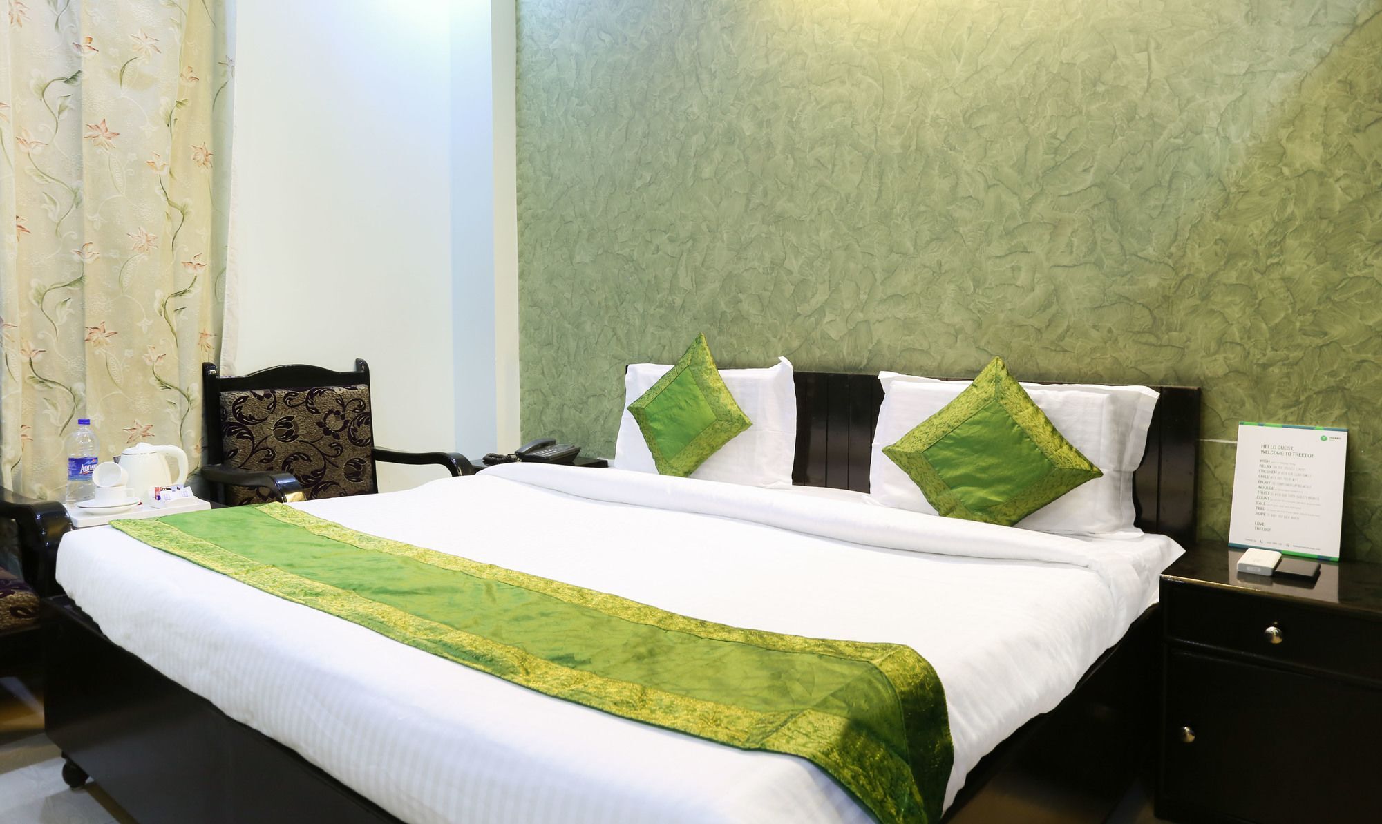 Treebo Trip Sswag 18 Expressway Hotel Noida Exterior foto